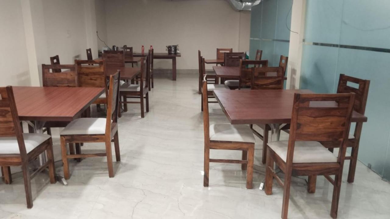Shourya Hotel And Banquet Noida Exterior photo