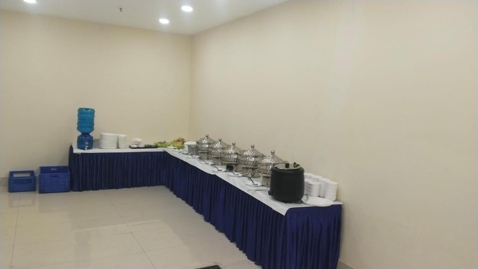 Shourya Hotel And Banquet Noida Exterior photo