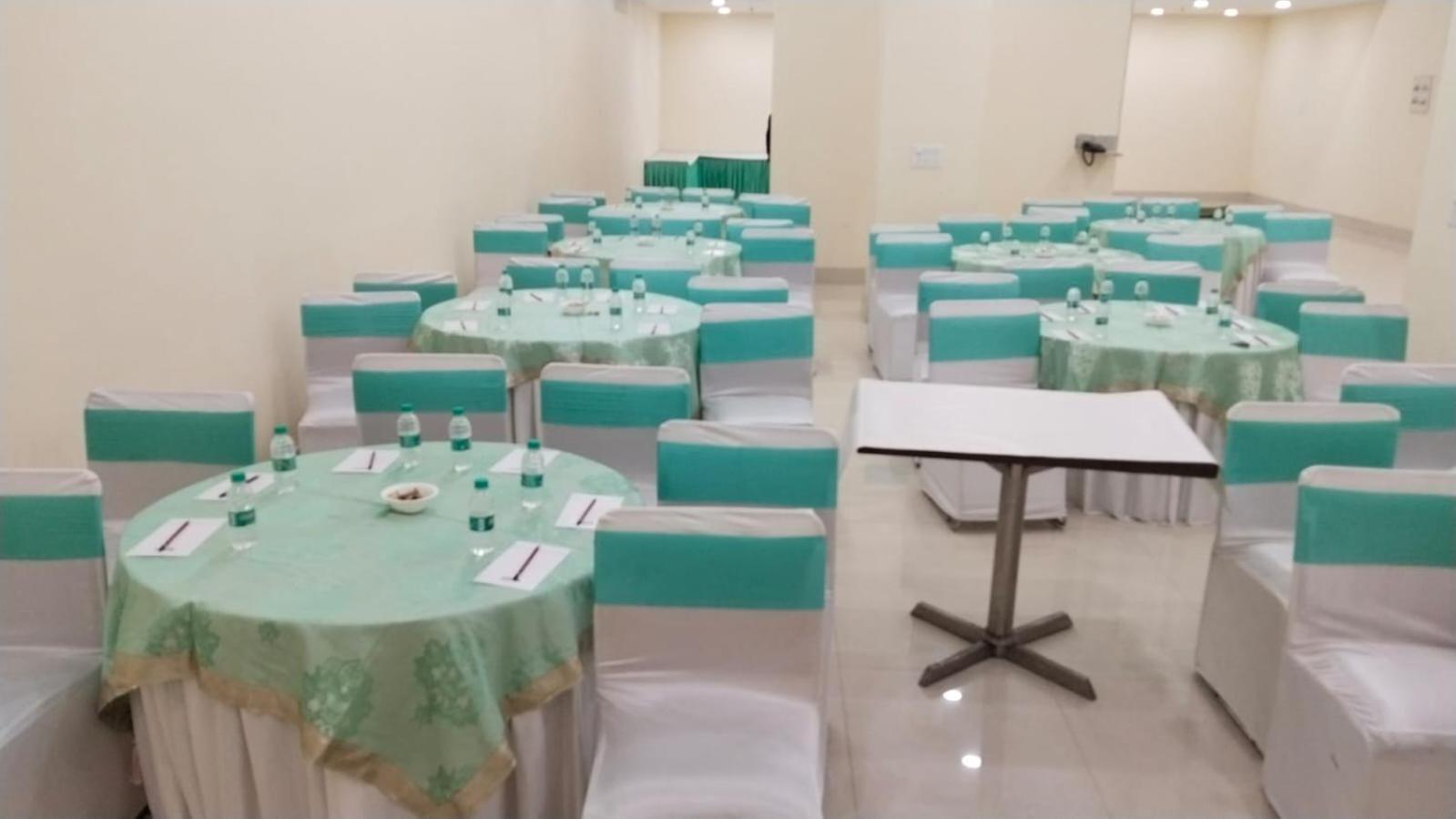 Shourya Hotel And Banquet Noida Exterior photo